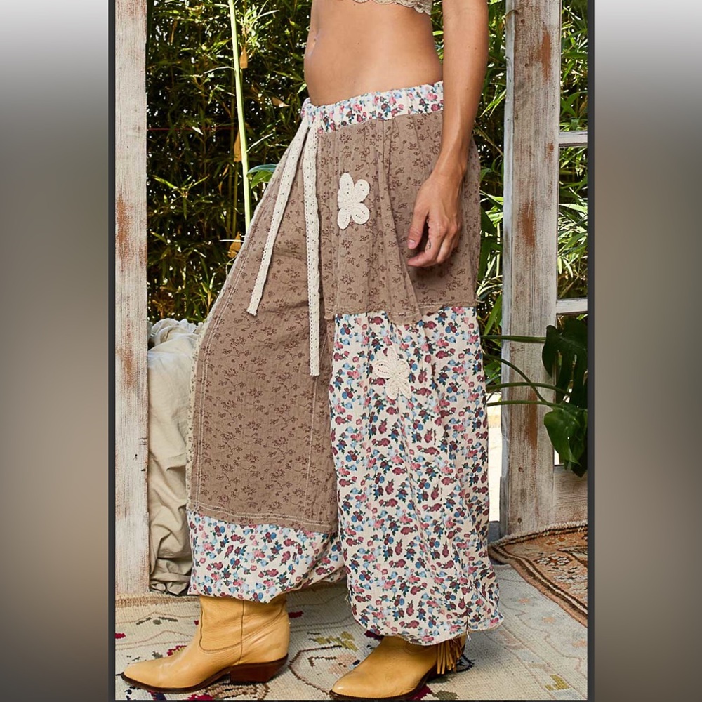 729 🎉POL contrast patchwork crochet pants - Picture 4 of 5